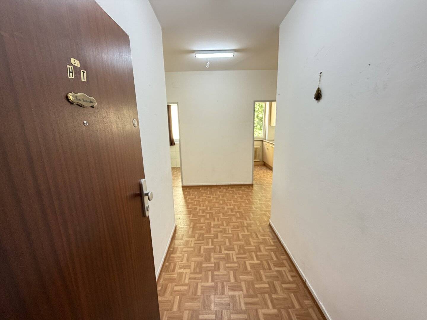 In need of renovation large 2-room apartment with loggia ideal for investors