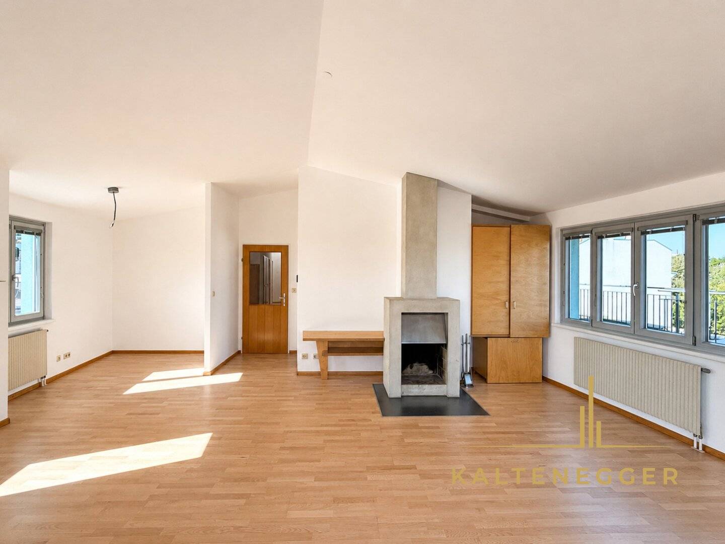 Spacious penthouse apartment with large terrace and direct lift access