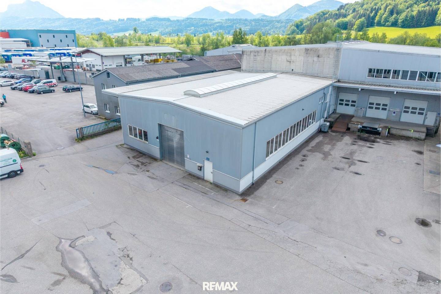 Warehouse with optimal transport connection in Thalgau