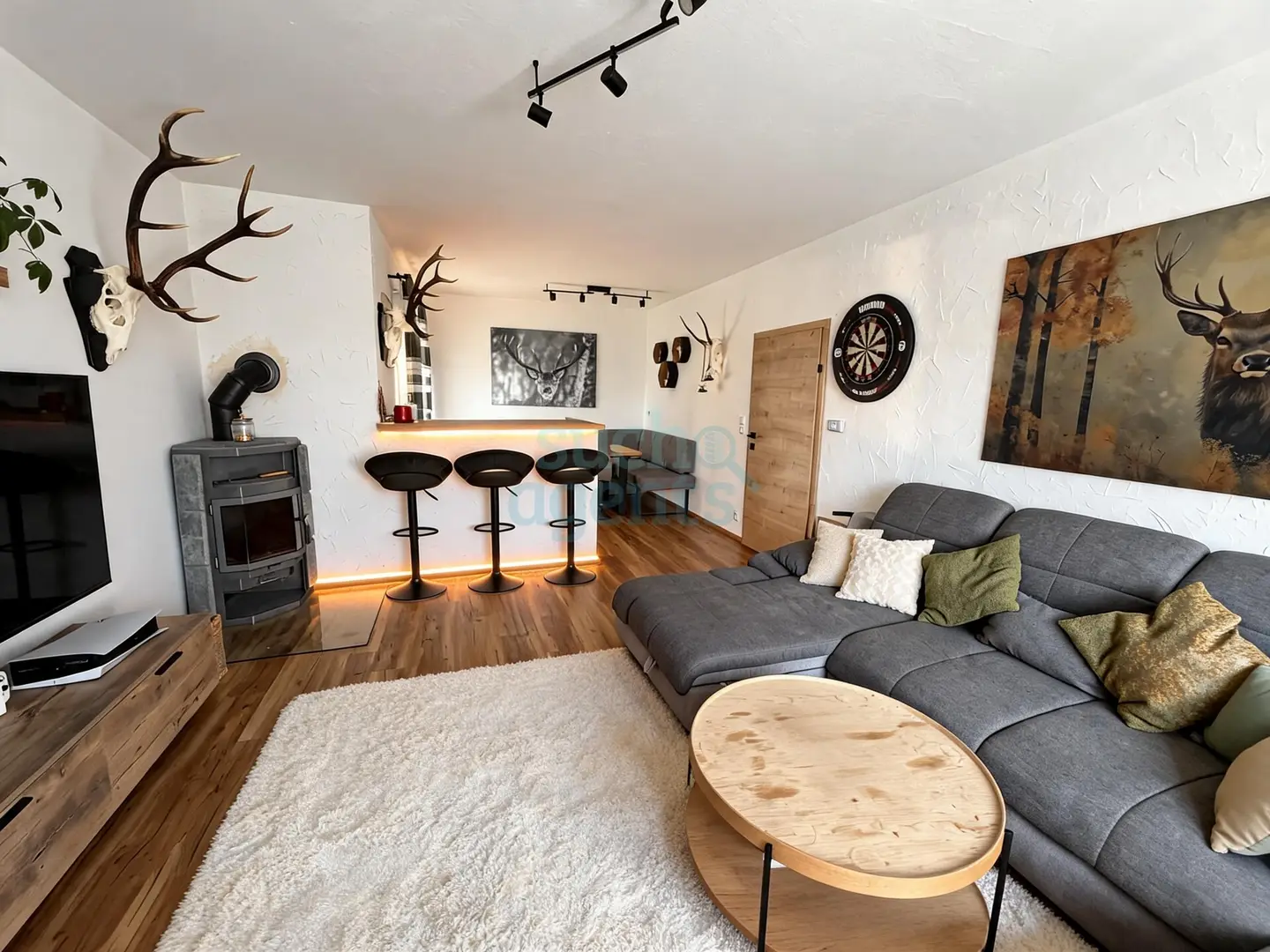 Modernisiert mit Photovoltaik und Terrasse Familienwohnung