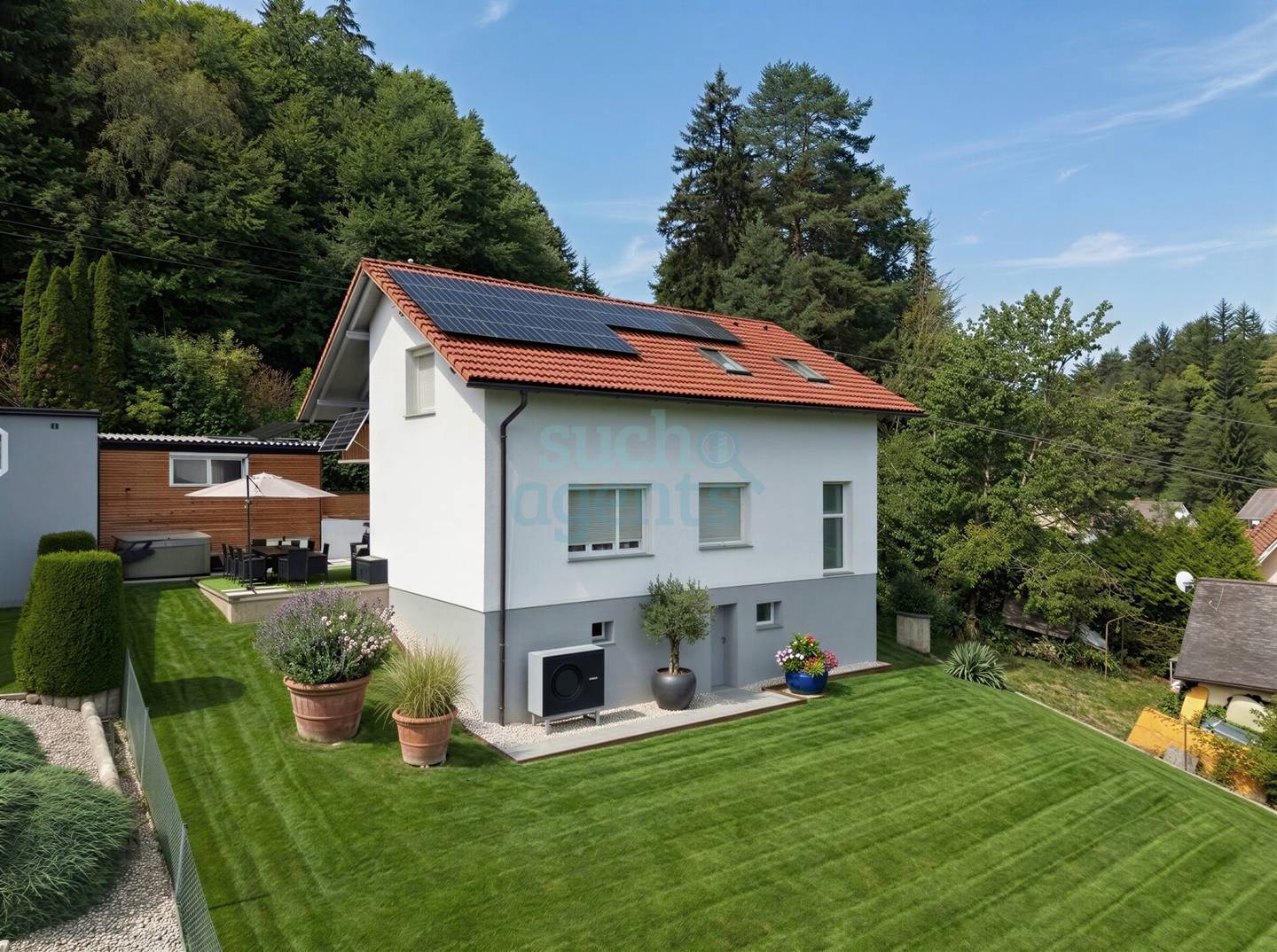 Modernisiert mit Photovoltaik und Terrasse Familienwohnung