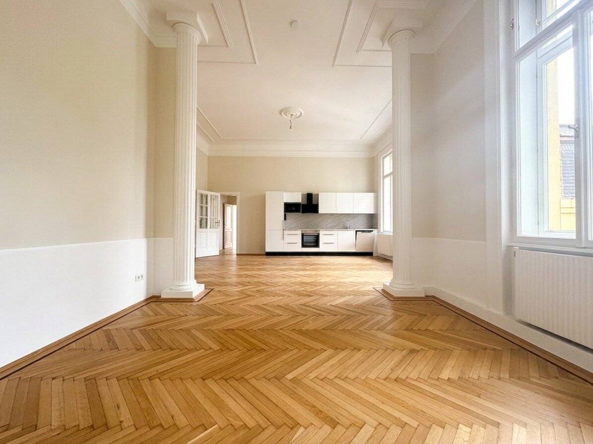 Luxurious 4-room apartment in sought-after location - 3 months rent free!