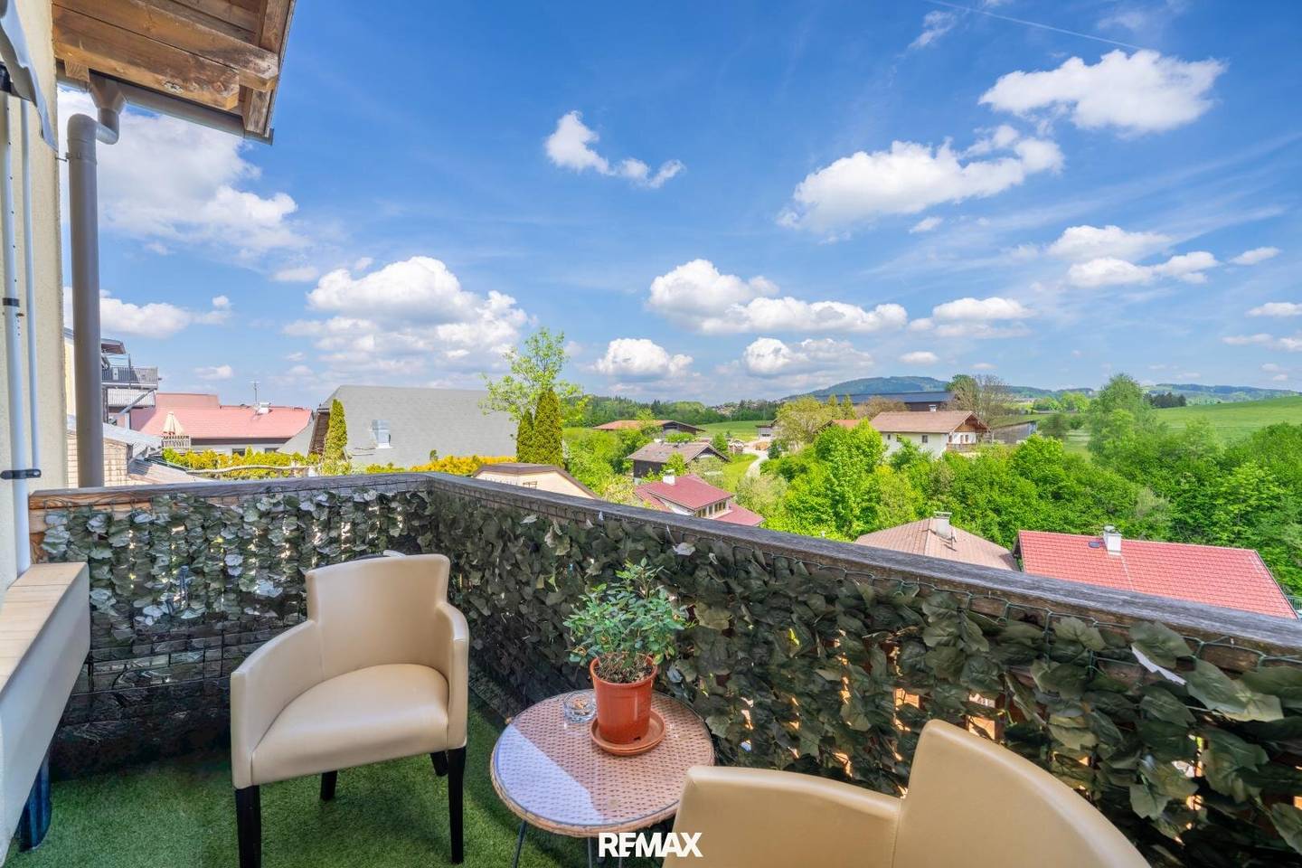 NEUER PREIS - Starterwohnung mit  Ausblick im Zentrum von Neumarkt am Wallersee