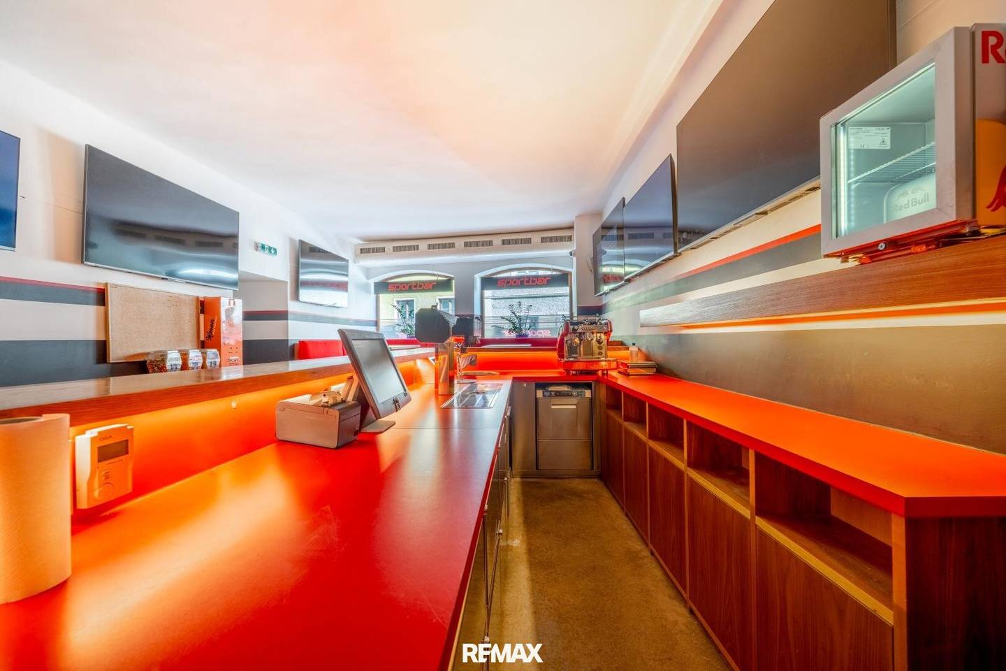 Hotspot Hallein - Fully furnished sports bar in the heart of Hallein's