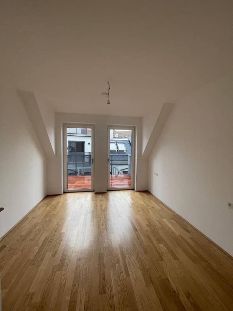 First occupancy: Newly built 3-room attic apartment with balcony