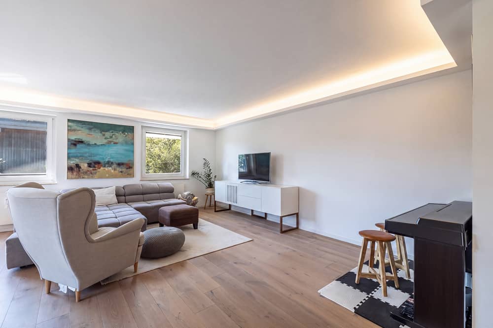 Lichtdurchflutete Wohnung mit Kamin und Grünblick