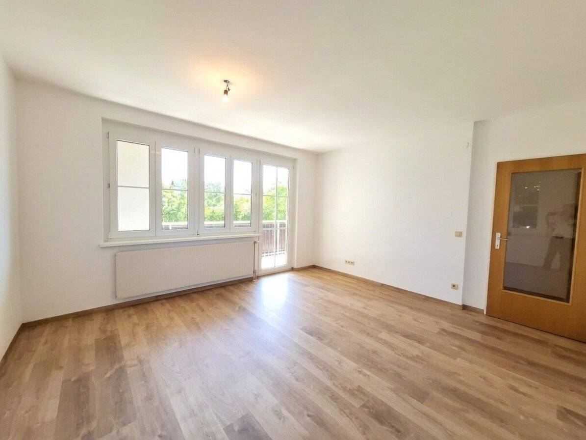 Family-friendly 4-room apartment with balcony in Pöchlarn