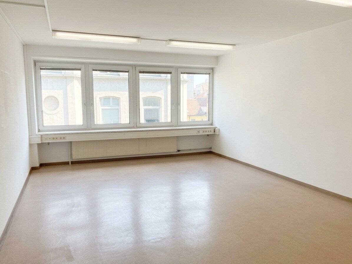Office floor at U4/U6 Längenfeldgasse station