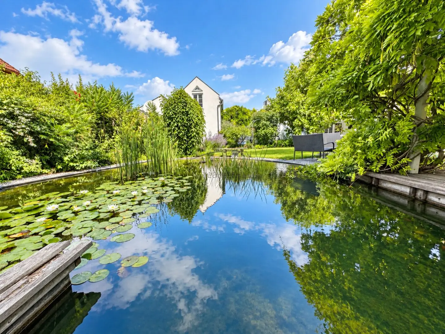 Non-standard villa with pool, wellness area and home cinema