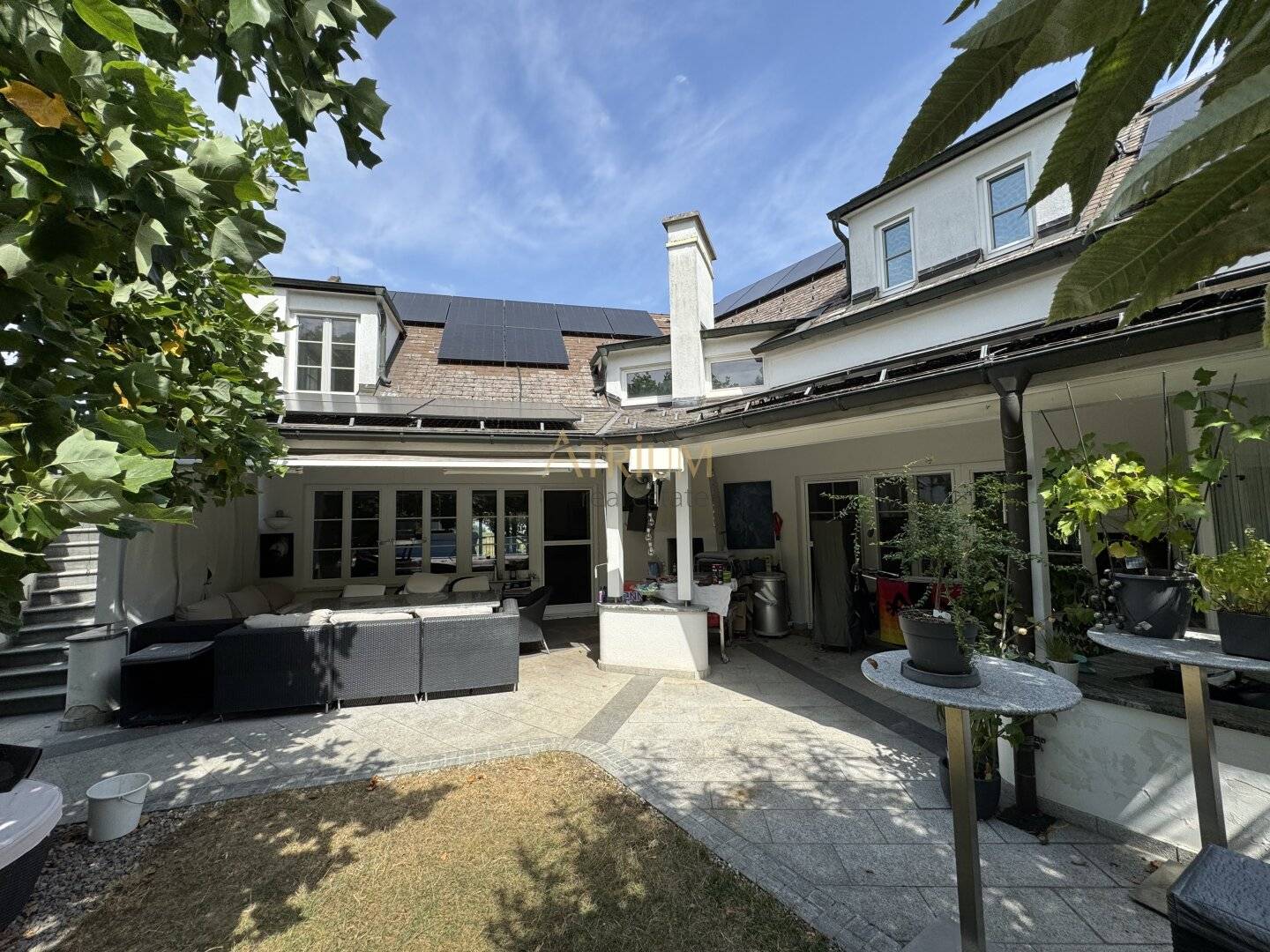 *** Nicht-08/15-Villa mit Pool, Wellnessbereich &amp; Heimkino ***