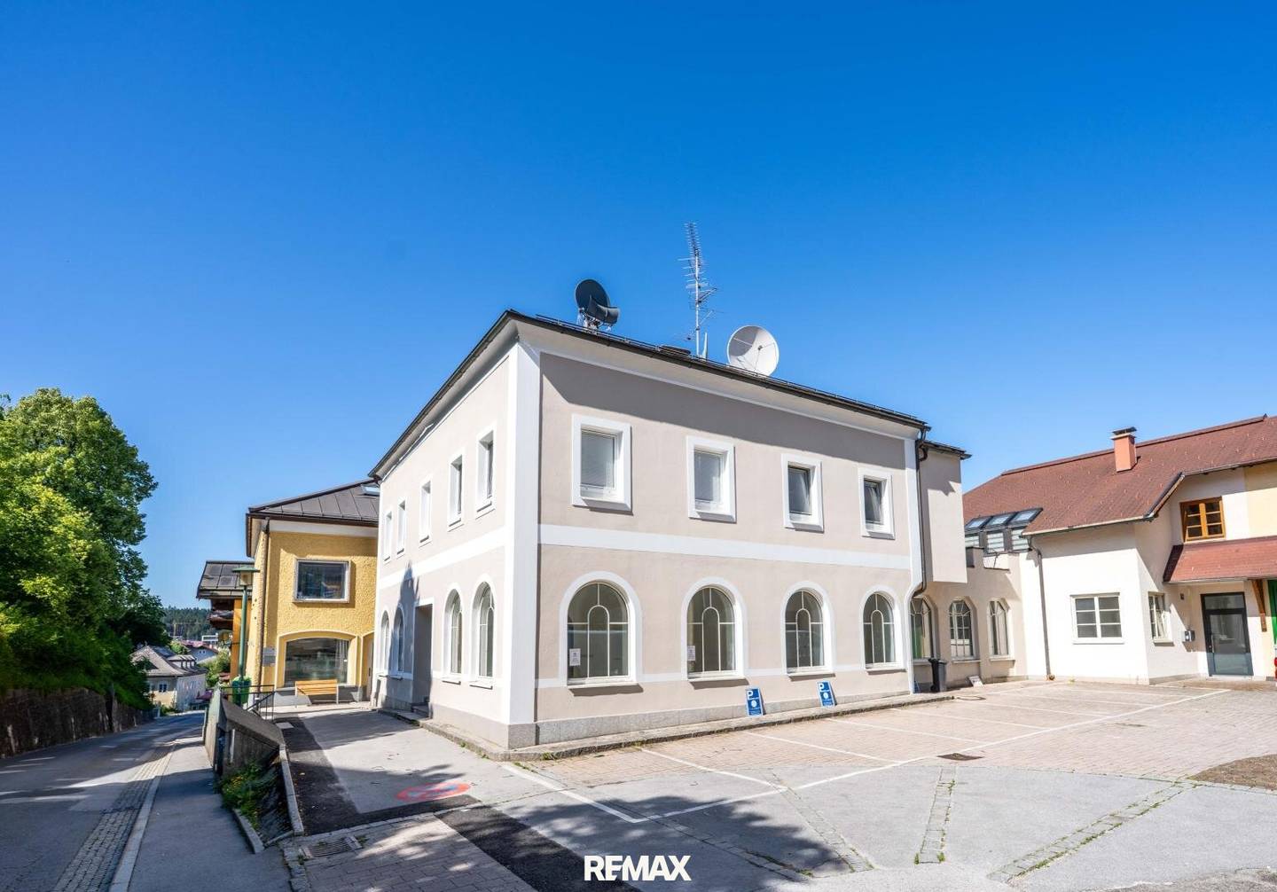 Attractive retail premises in the heart of Neumarkt am Wallersee