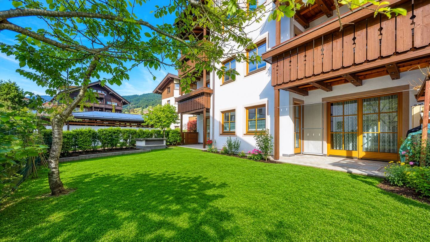 Bright ground floor apartment with private garden and underground parking