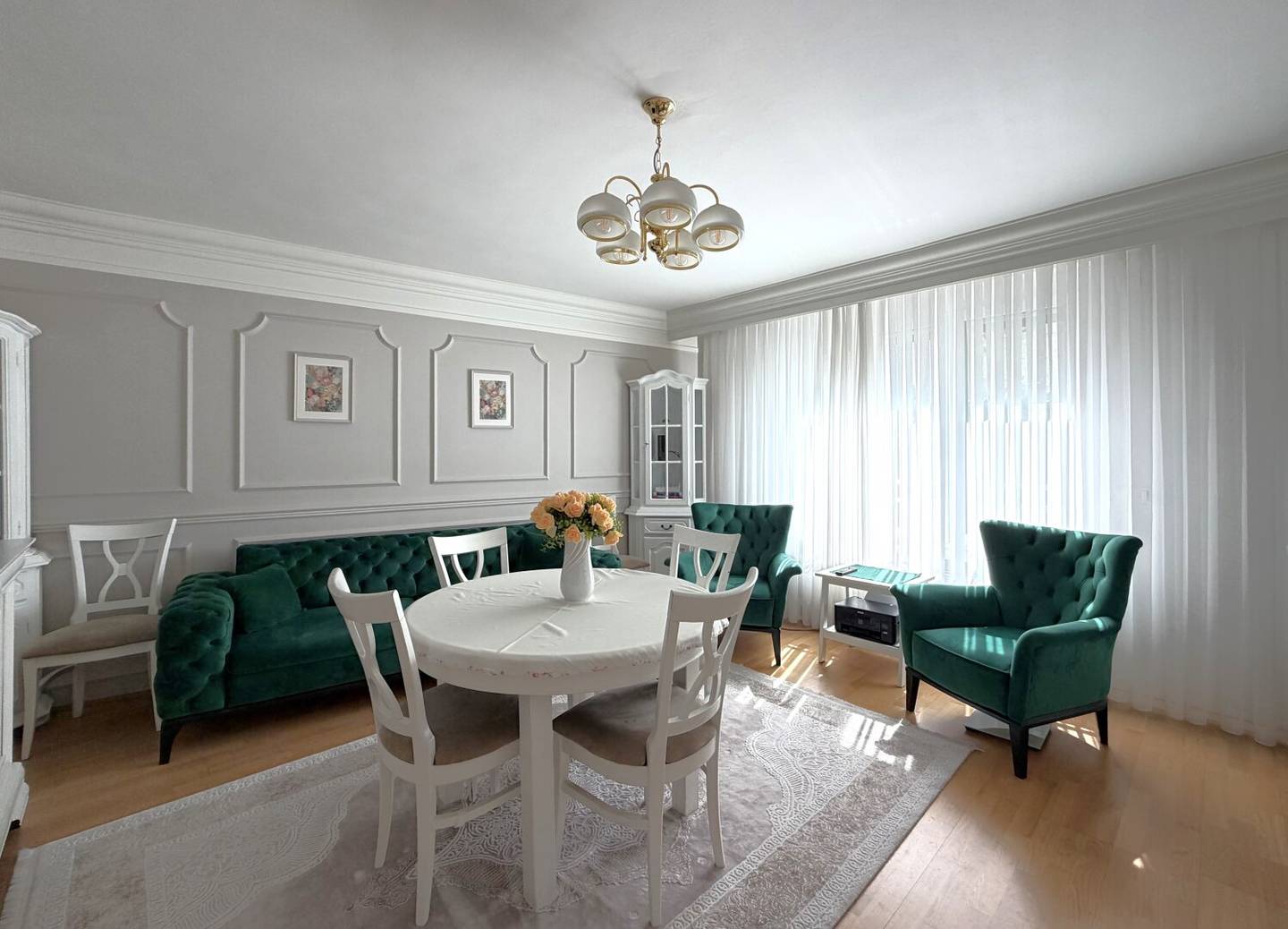 MODERN &amp; COMFORTABLE - FULLY FURNISHED 4 ROOM APARTMENT DIRECTLY AT THE U4