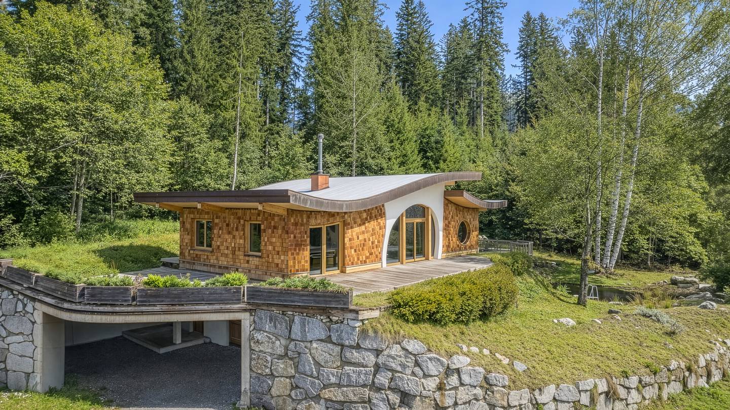Light filled holiday apartment with lake and alpine view