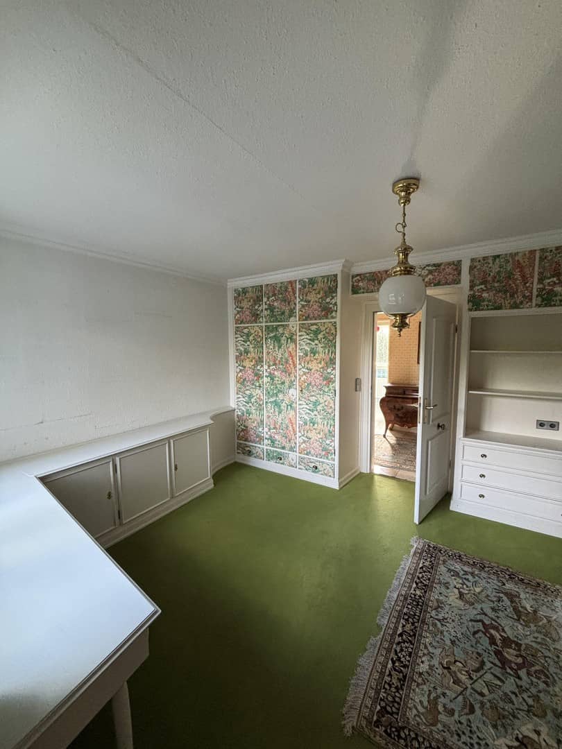 Familienwohnung mit Wintergarten und Hallenbad