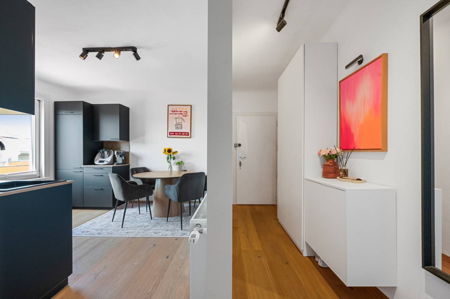 OVER THE ROOFS. IN THE MIDDLE OF THE SECOND DISTRICT. - Three rooms between Karmelitermarkt, Augarten and Vienna city centre.