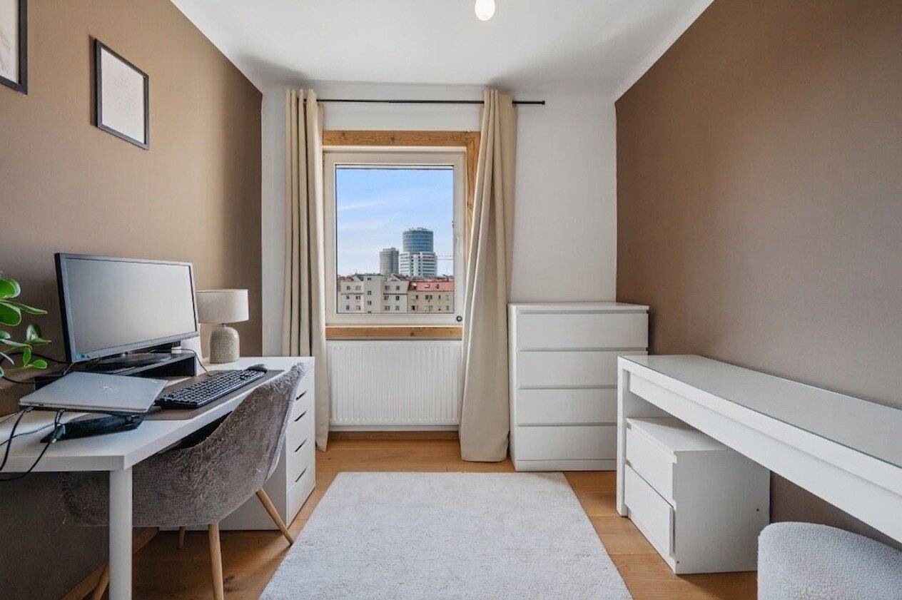 OVER THE ROOFS. IN THE MIDDLE OF THE SECOND DISTRICT. - Three rooms between Karmelitermarkt, Augarten and Vienna city centre.