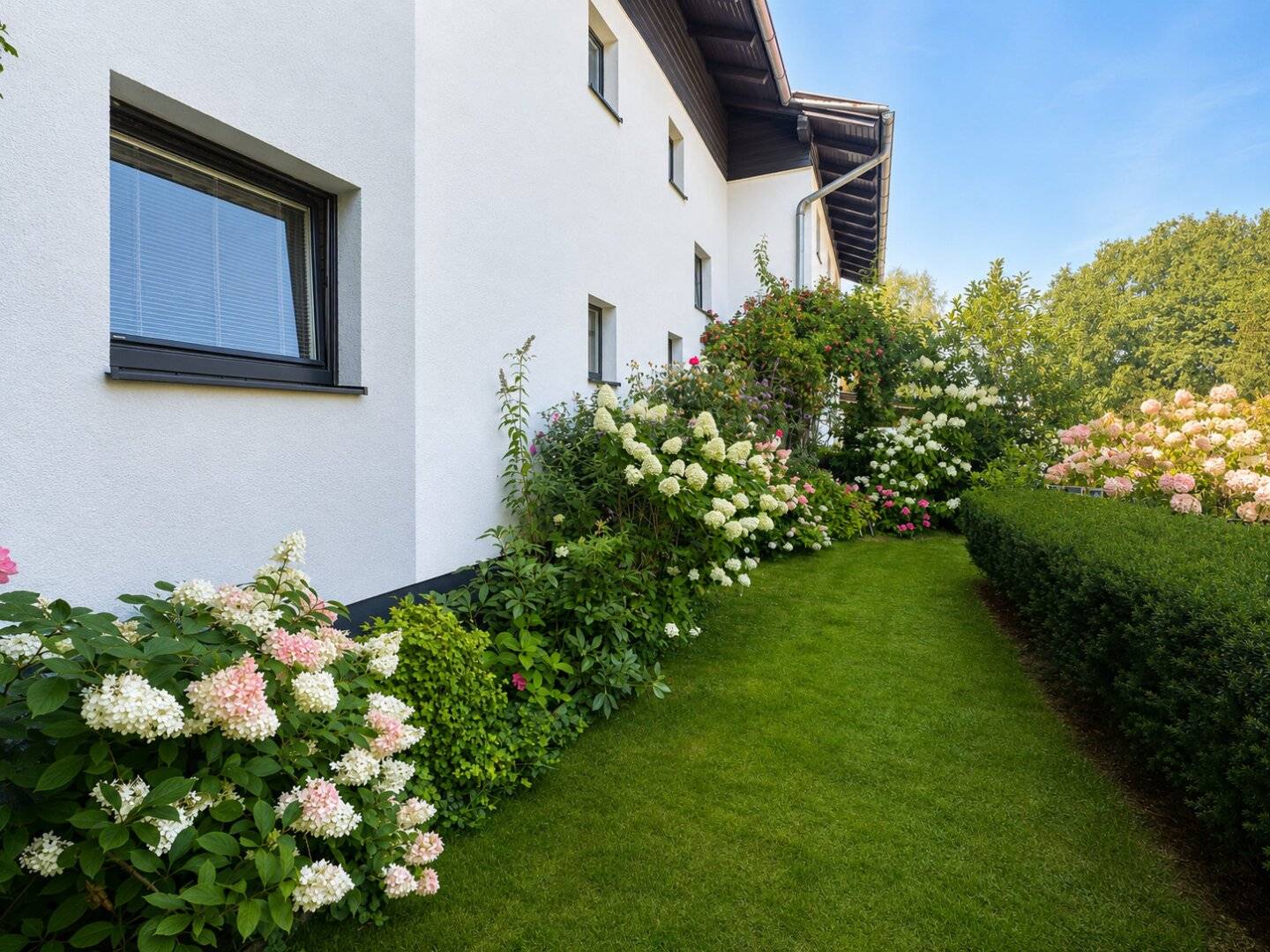 Doppelhaushälfte mit 2 getrennten Wohneinheiten, Garten, Balkon &amp; 5 Stellplätzen in Perwang am Grabensee!