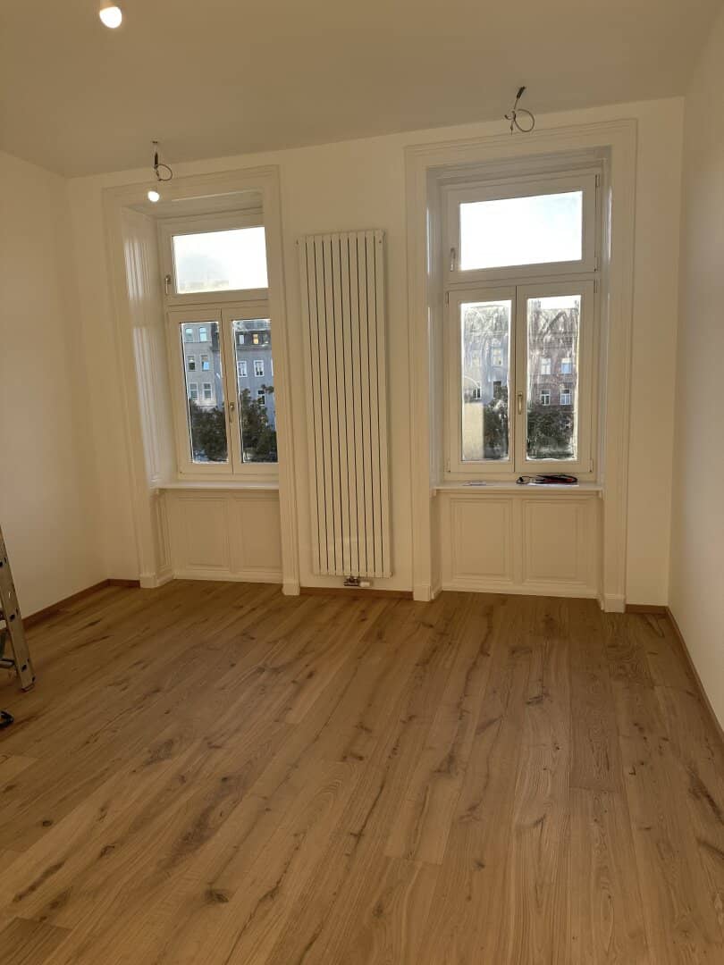 Old building apartment with charm and potential- Renovated, bright, top subway connection in 7th district.
