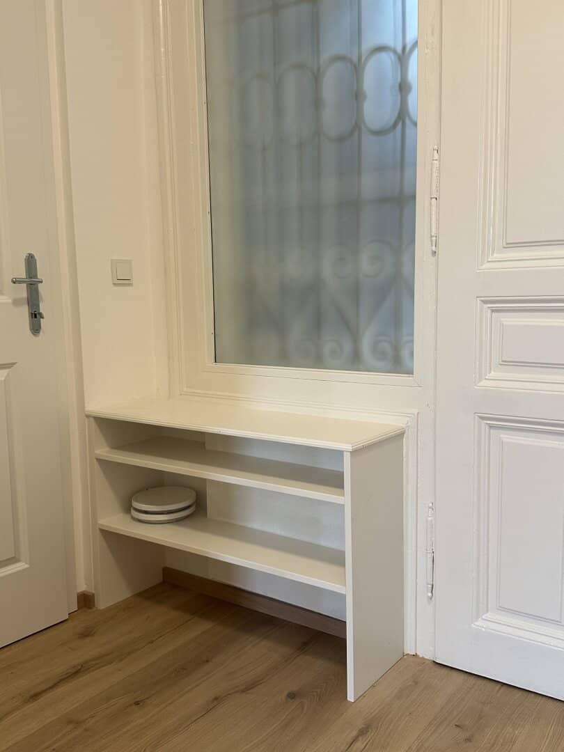 Altbauwohnung mit Charme und Potential- Saniert, hell, Top U Bahn Anbindung im 7.Bezirk.