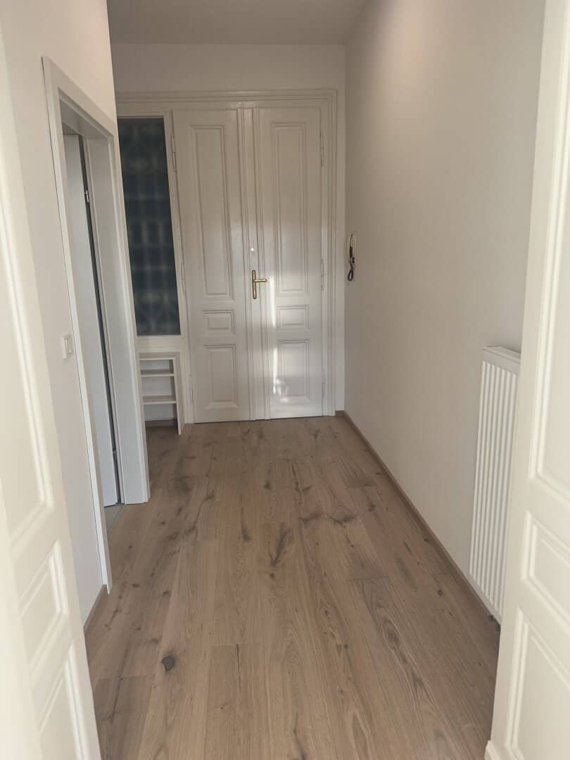 Coole, helle Altbauwohnung- NEU Saniert, 2 Min. zu Fuß zur U6- ProvisonsFREI
