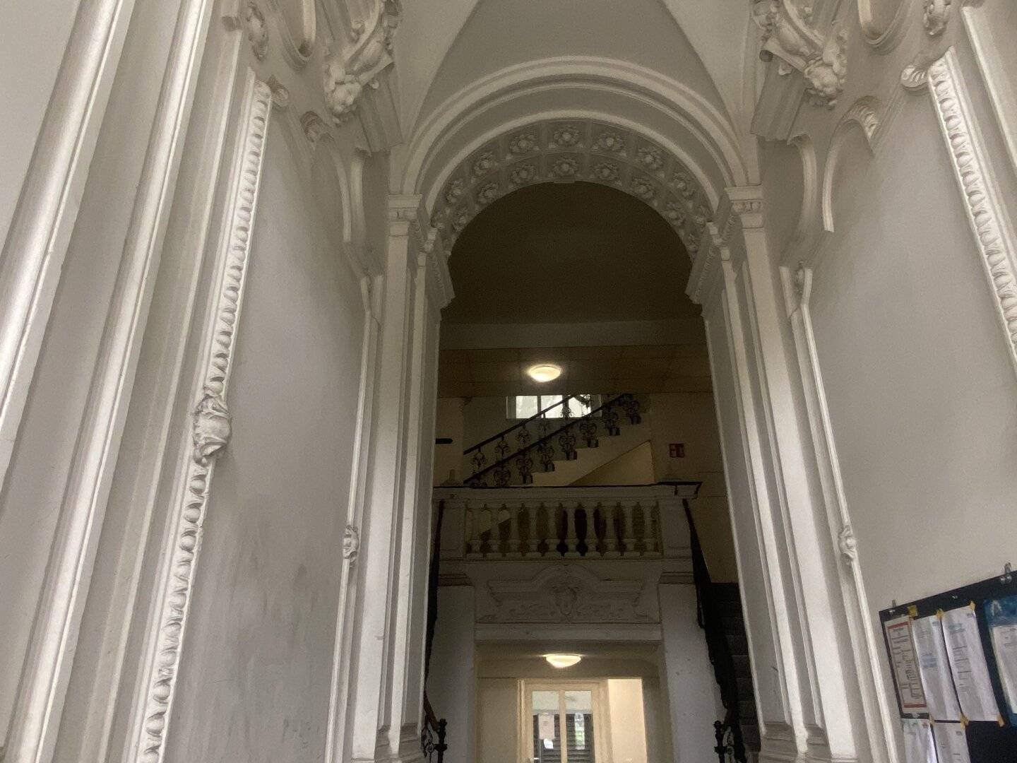 Coole, helle Altbauwohnung- NEU Saniert, 2 Min. zu Fuß zur U6- ProvisonsFREI
