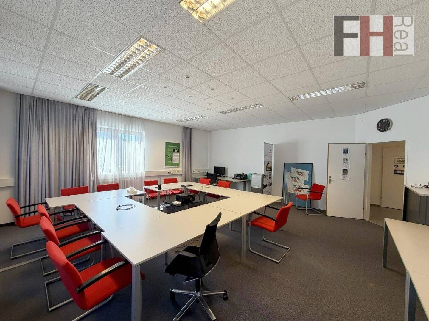 Büroflächen/Kanzlei-/Praxisräumlichkeiten in Purkersdorf, gesamt ca. 417m², gute Verkehrsanbindung, Parkplätze inklusive!