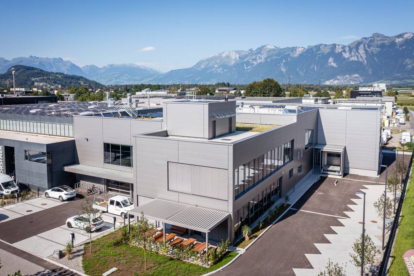 Modern furnished office space 220 m² - sustainable commercial building R2 - Industrial Park Runa in Feldkirch-Altenstadt