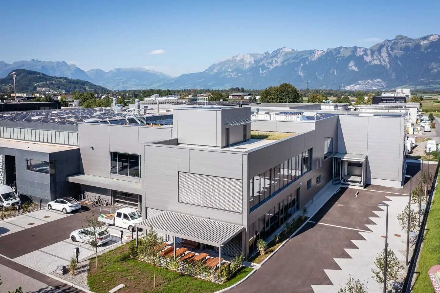 Modern furnished office space 220 m² - sustainable commercial building R2 - Industrial Park Runa in Feldkirch-Altenstadt