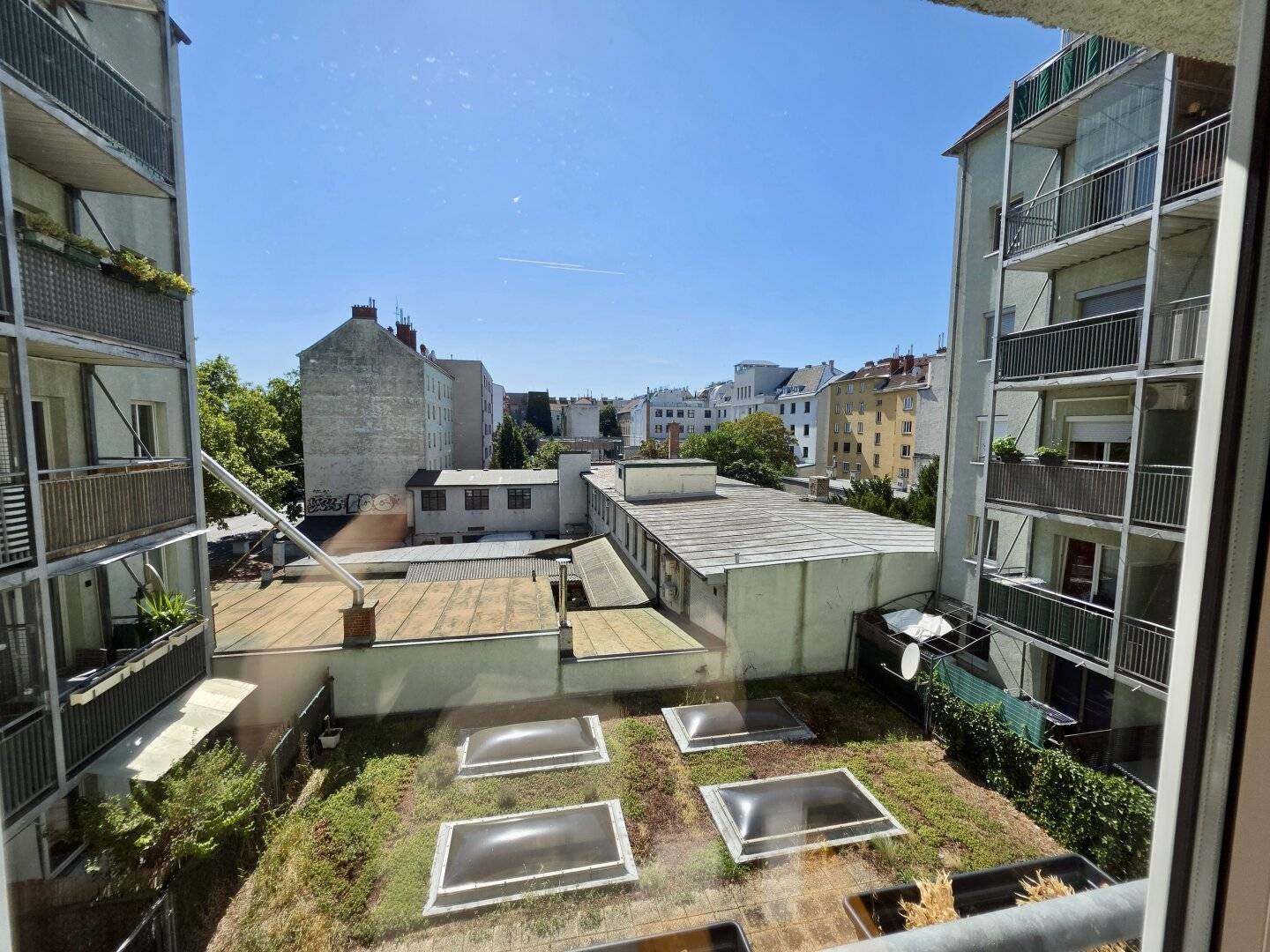Near Millennium City and U6 Handelskai - Studio apartment directly by the Danube with elevator – bright and quiet