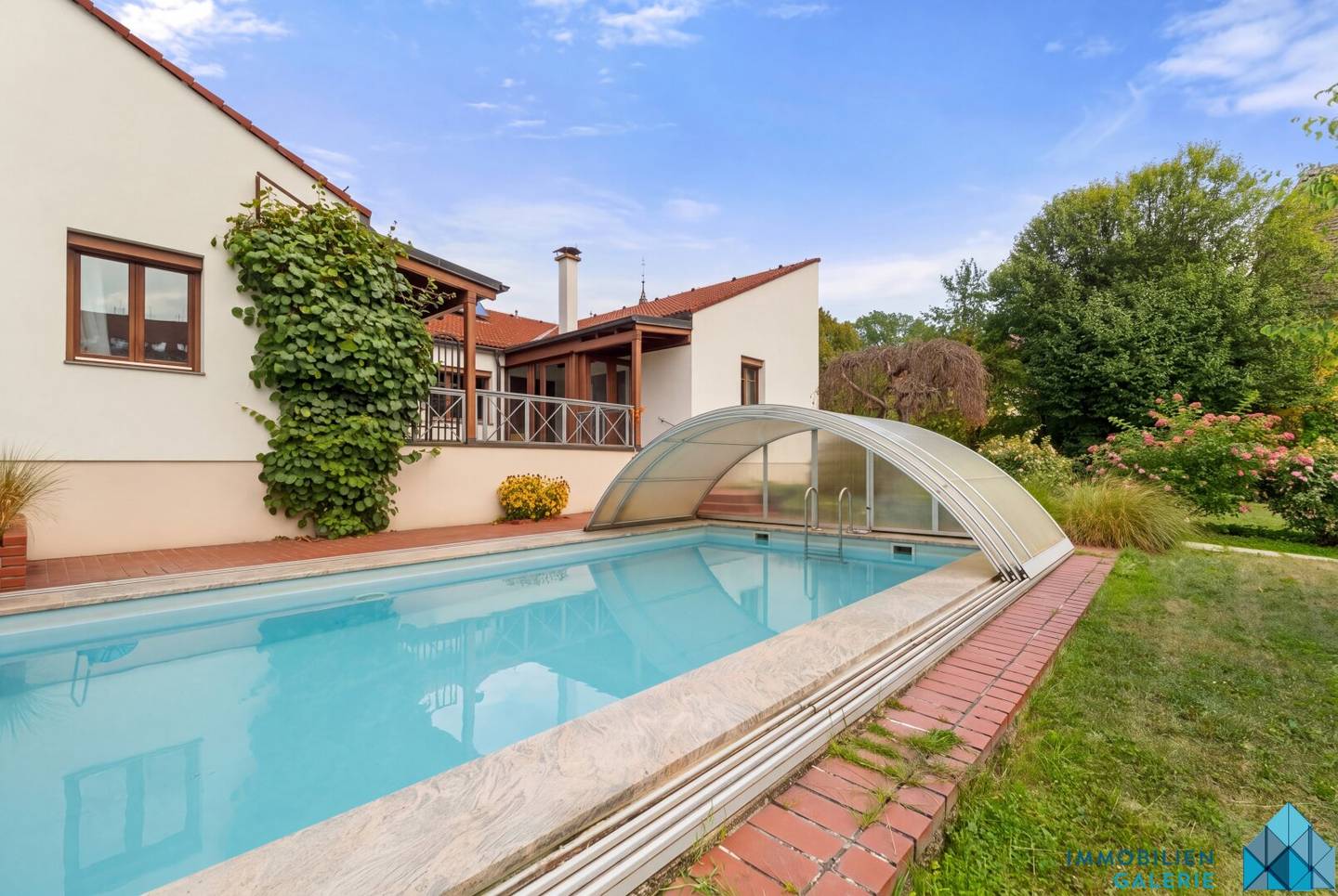 Außergewöhnliche Villa im mediterranen Stil mit Pool in begehrter Lage!