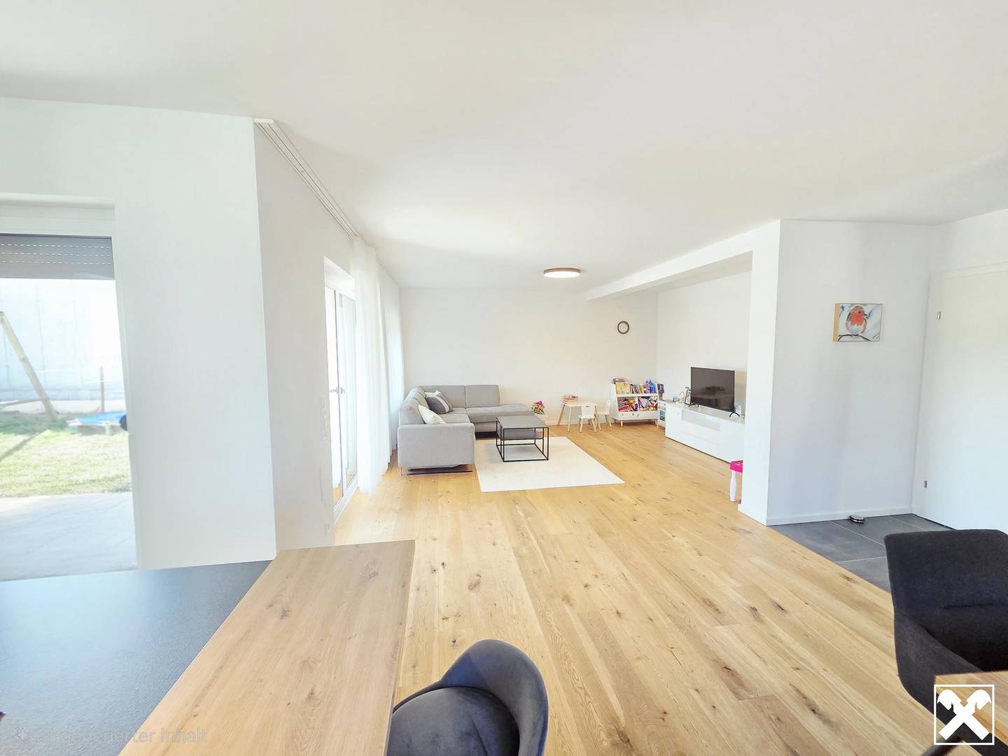 Modern living with garden and double garage family apartment
