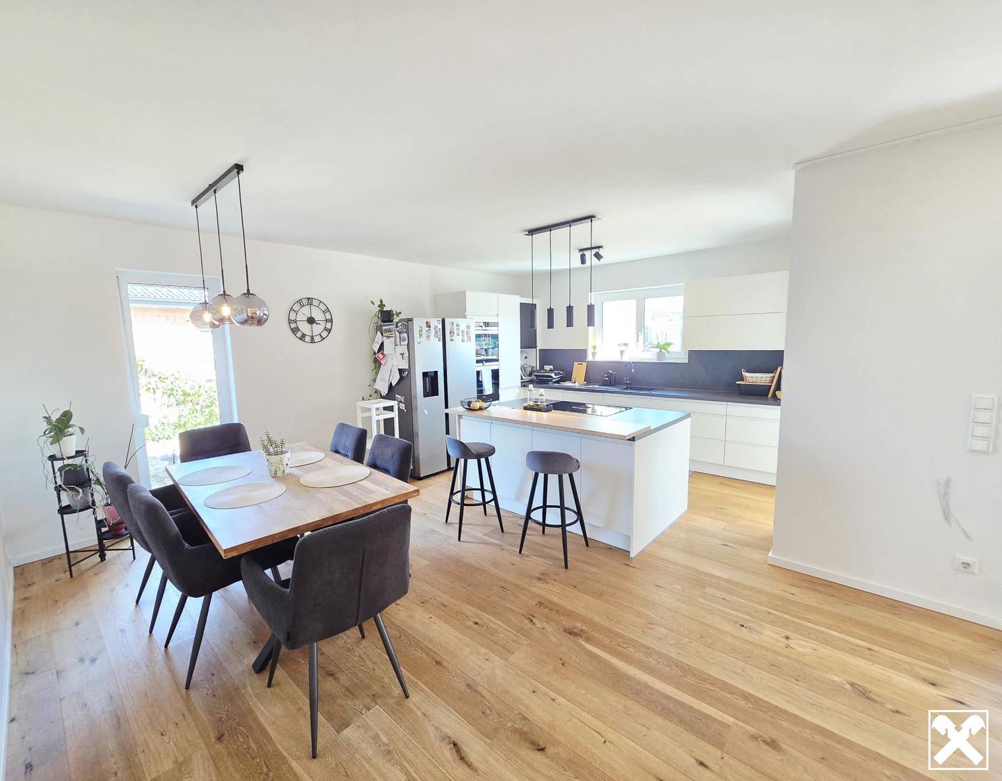 Modern living with garden and double garage family apartment