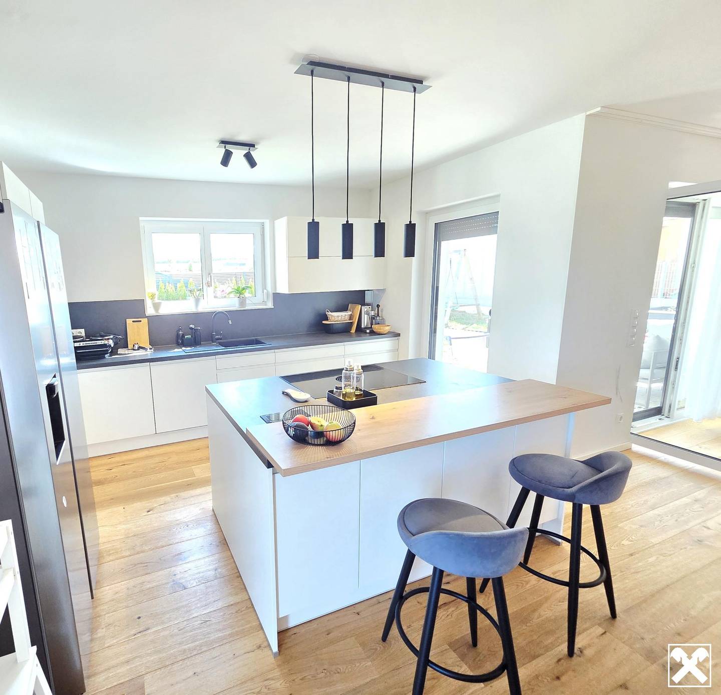 Modern living with garden and double garage family apartment