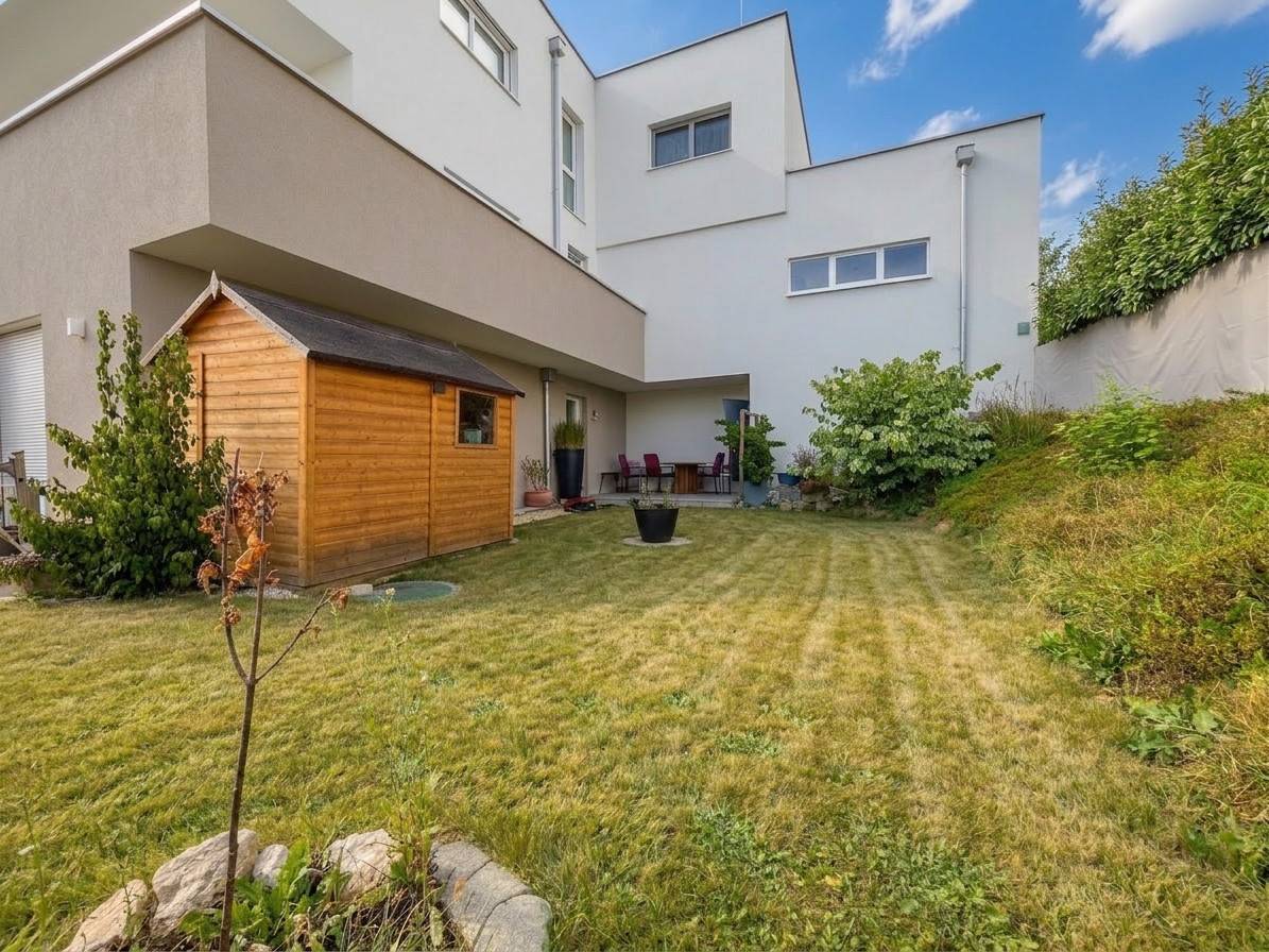 Erdgeschosswohnung mit großem Garten und Garage am Karlingberg