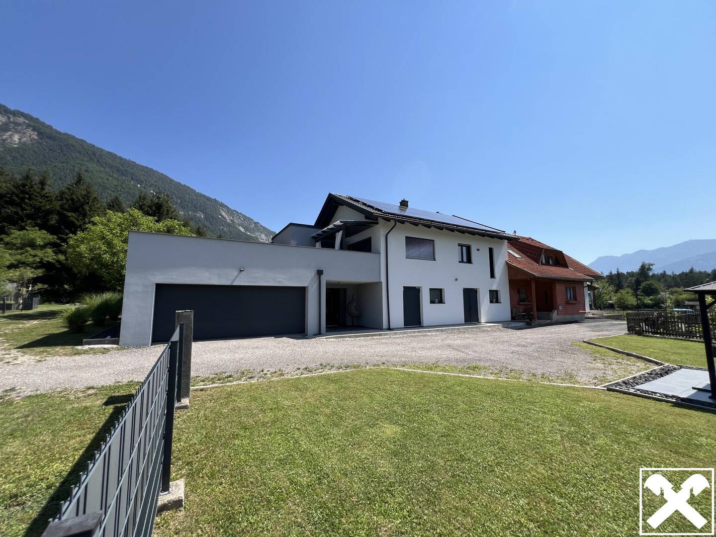 Exklusive Wohnung im Ensemble mit parkähnlichem Grundstück