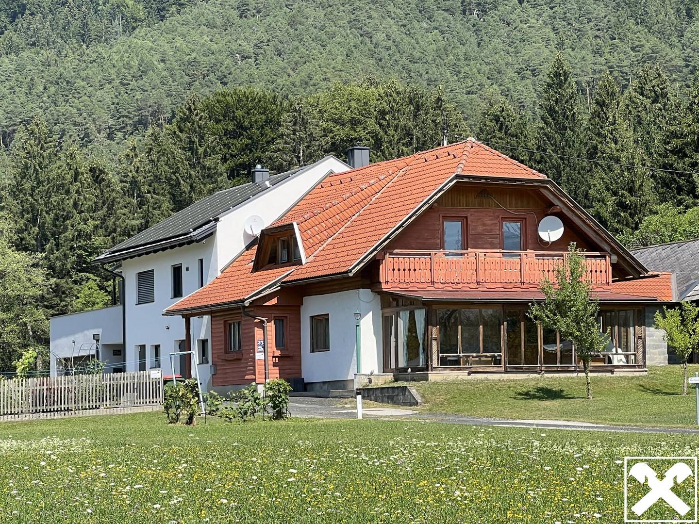 Exklusive Wohnung im Ensemble mit parkähnlichem Grundstück