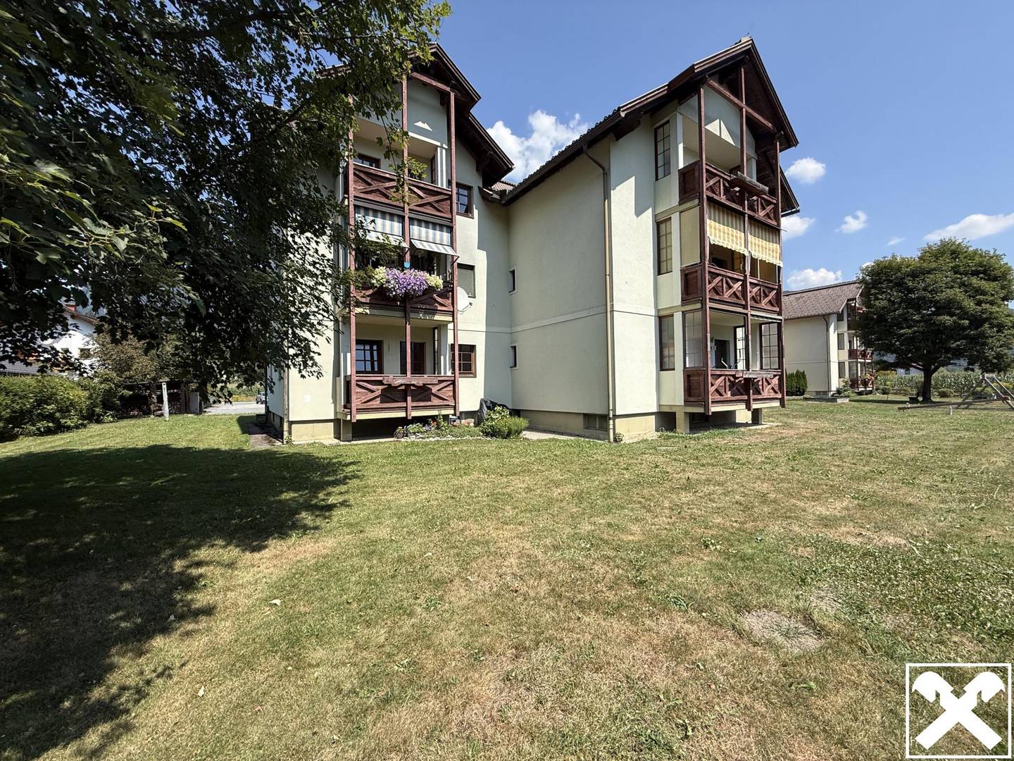 Wohnung mit großem Privatgarten und Bergblick