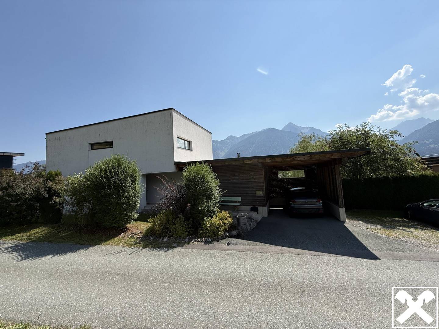 Sonnige Familienwohnung mit Garten und Bergblick