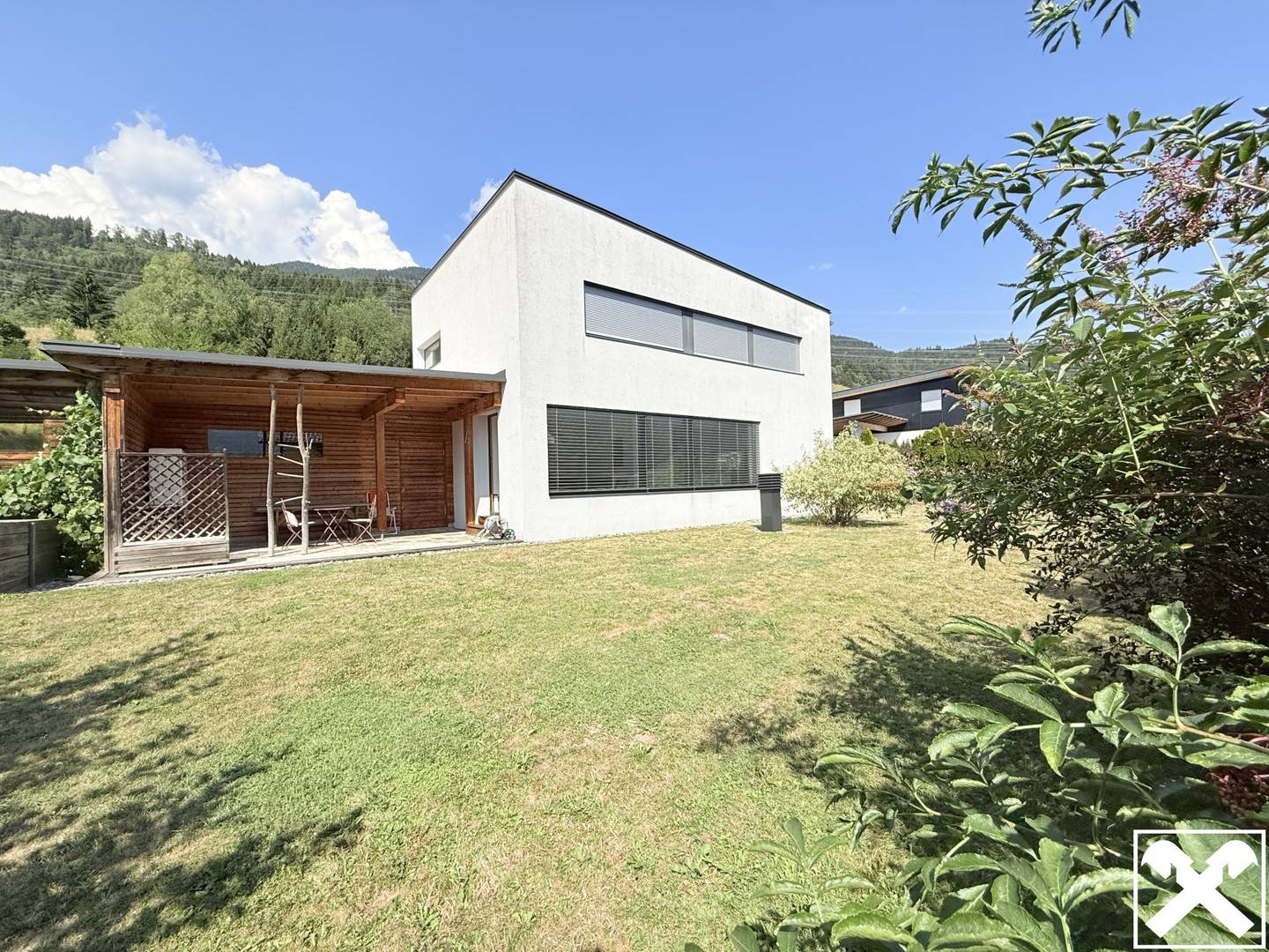 Sonnige Familienwohnung mit Garten und Bergblick
