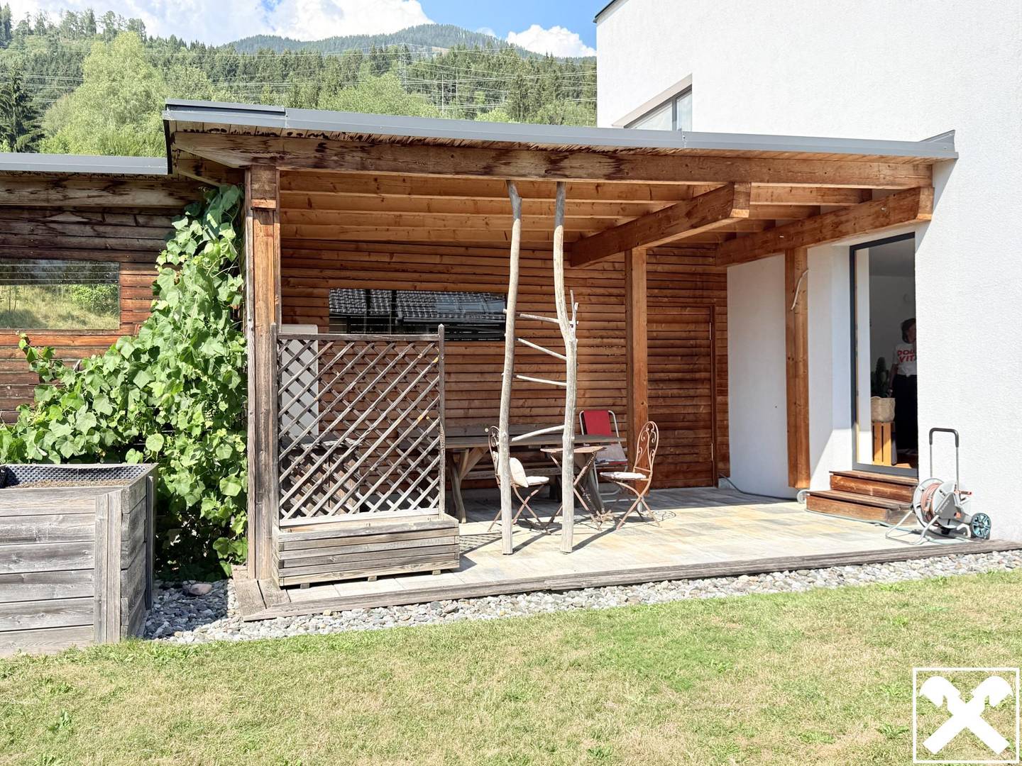 Sonnige Familienwohnung mit Garten und Bergblick