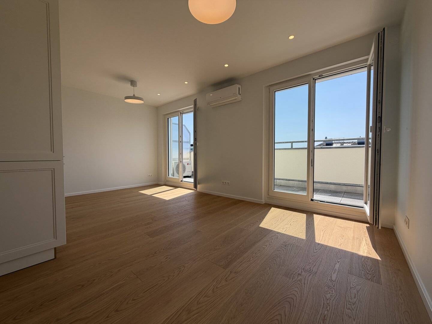 Luxury Attic Apartment at Opernring – Terraces with Fantastic View over the Vienna City Centre
