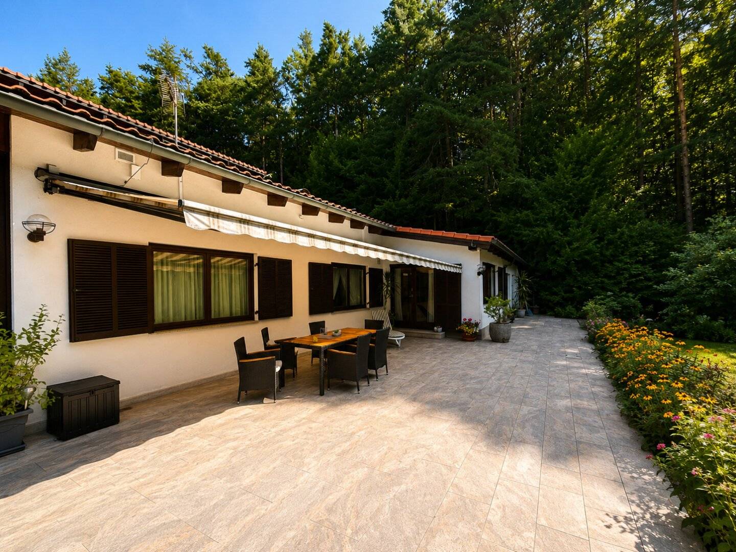 Großzügiges Luxus - Traumhaus in Pilgersdorf – Schwimmteich - Eigene Privatstraße