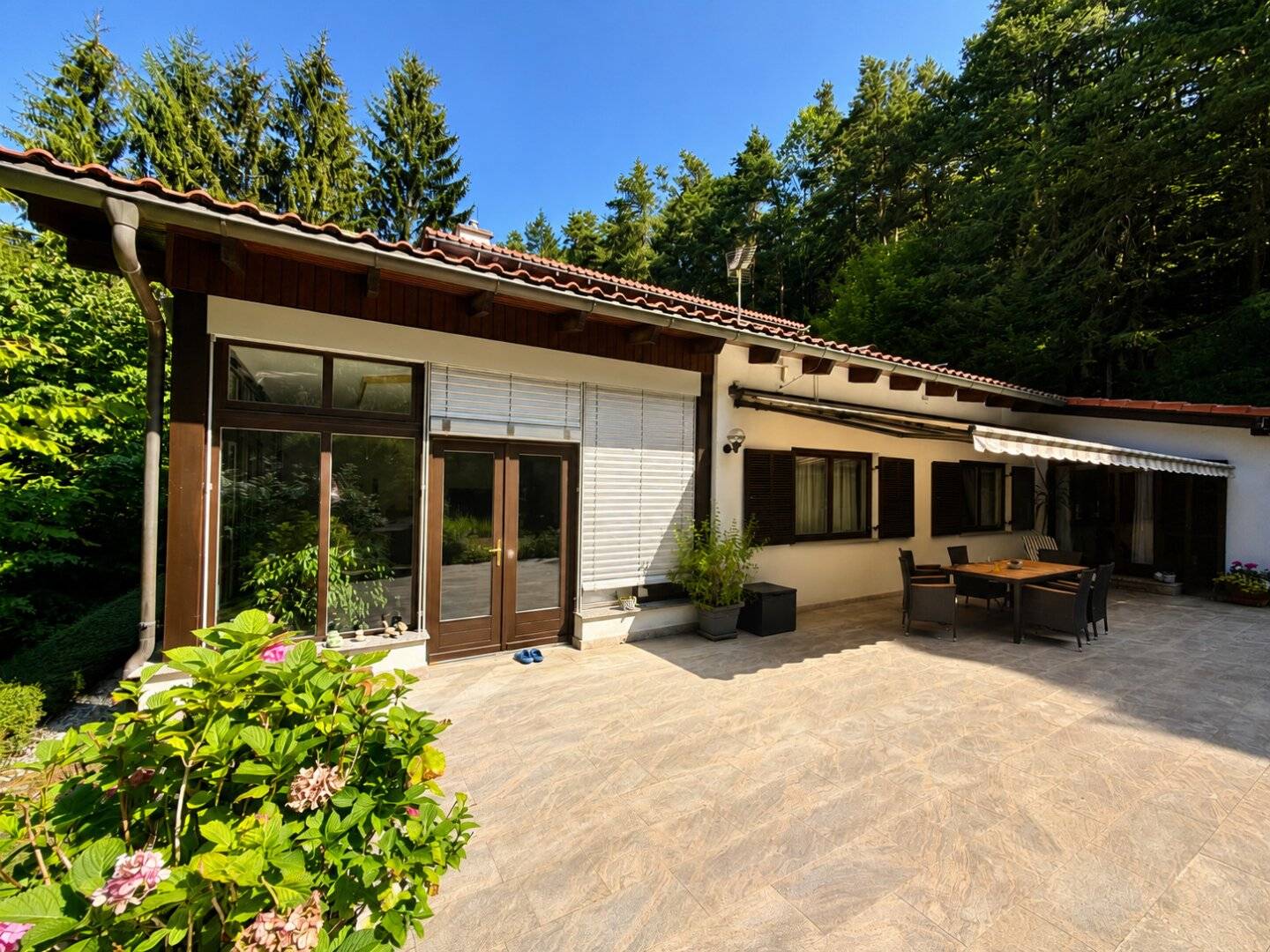 Großzügiges Luxus - Traumhaus in Pilgersdorf – Schwimmteich - Eigene Privatstraße