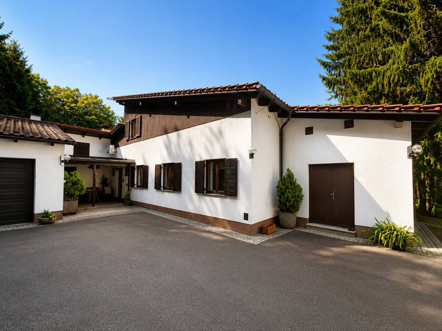 Großzügiges Luxus - Traumhaus in Pilgersdorf – Schwimmteich - Eigene Privatstraße