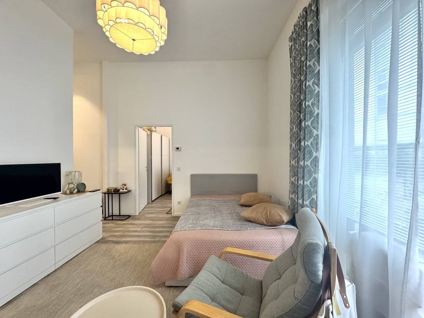 Erdgeschosswohnung mit großzügiger Terrasse und 3,5 Meter hohen Decken nahe Hauptbahnhof