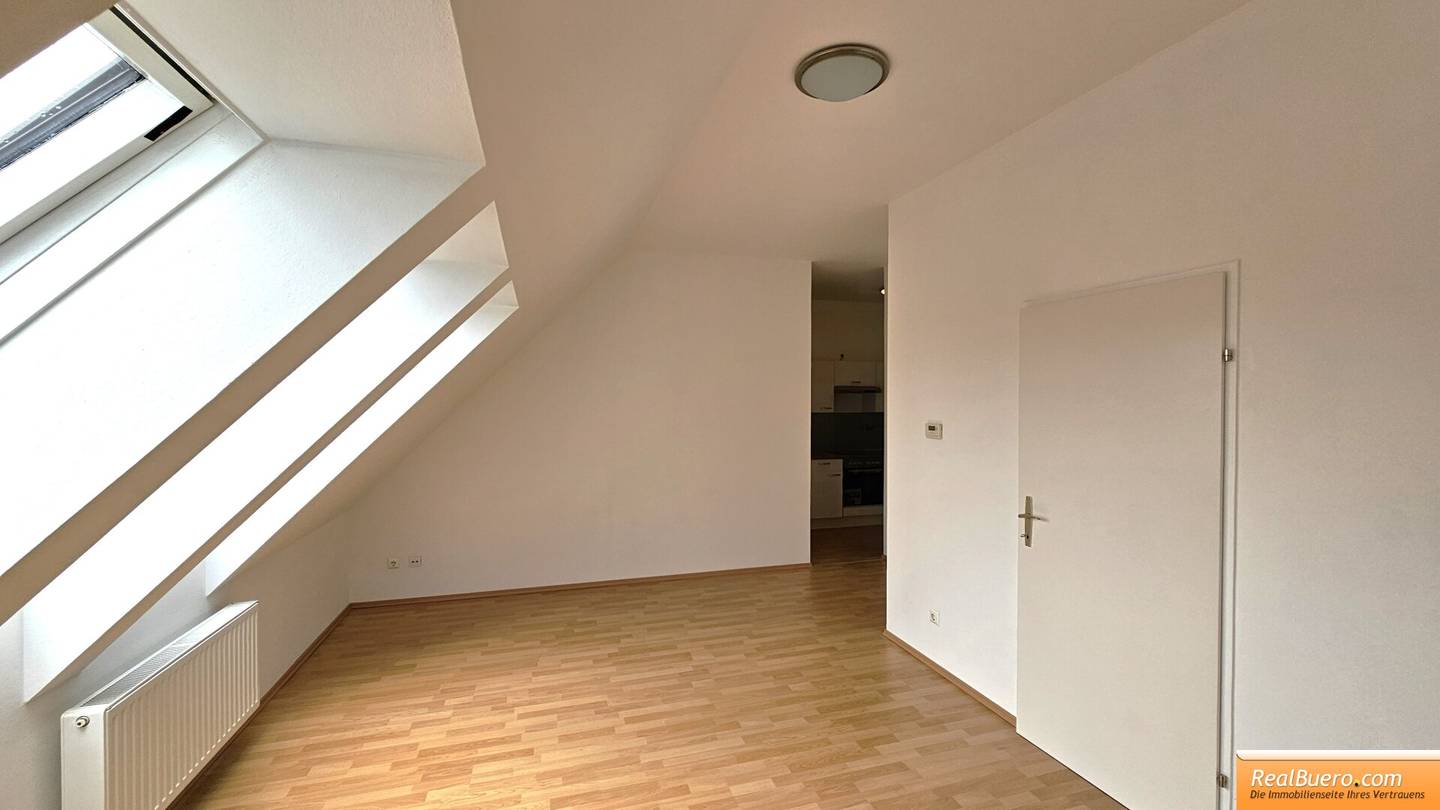 Attic apartment near U6