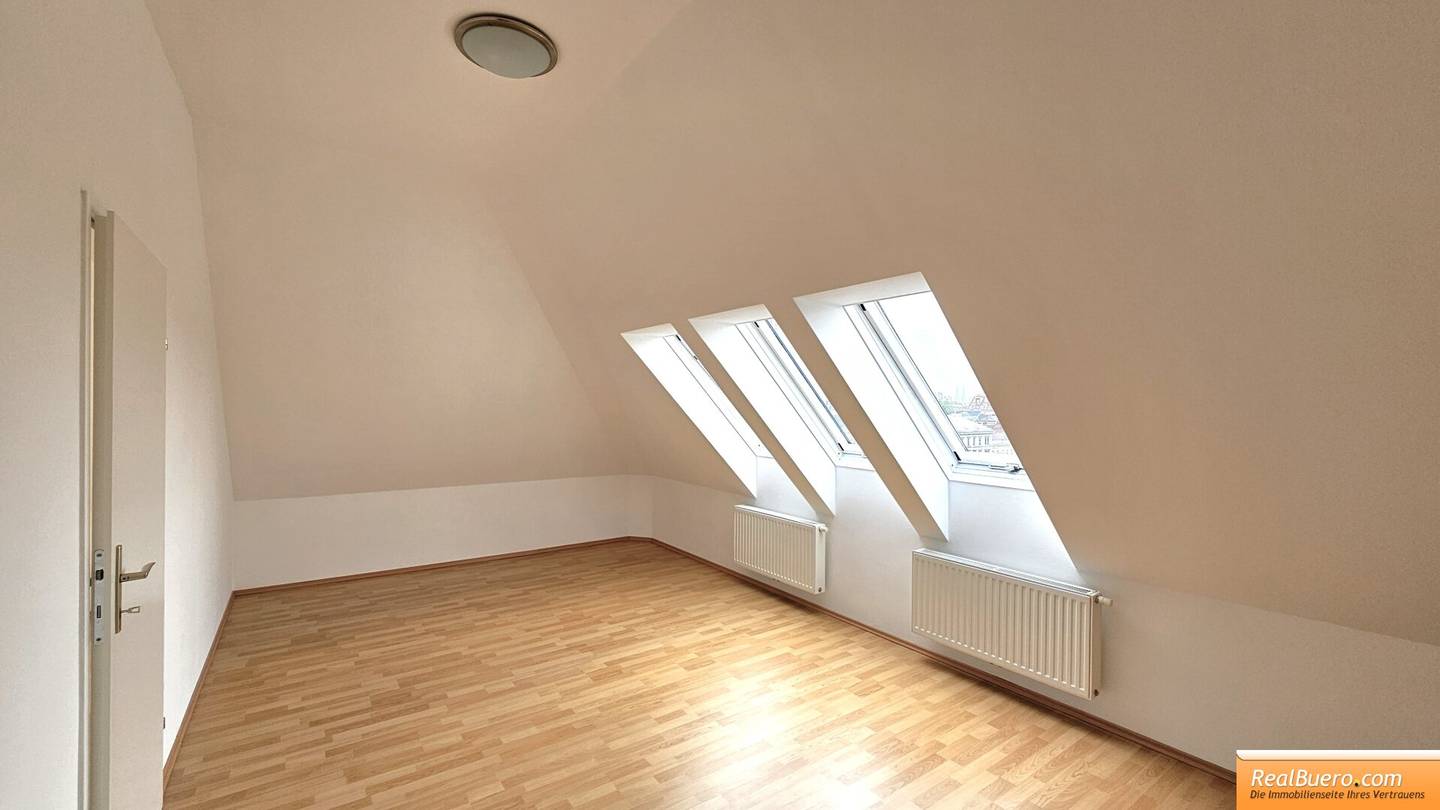 Attic apartment near U6
