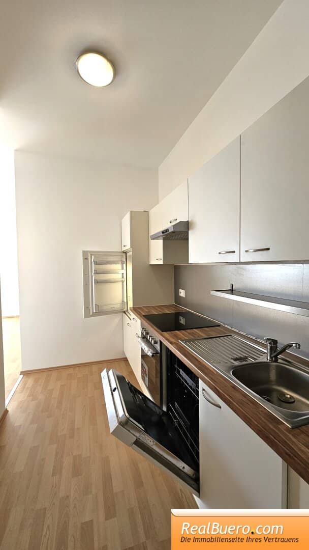 Attic apartment near U6