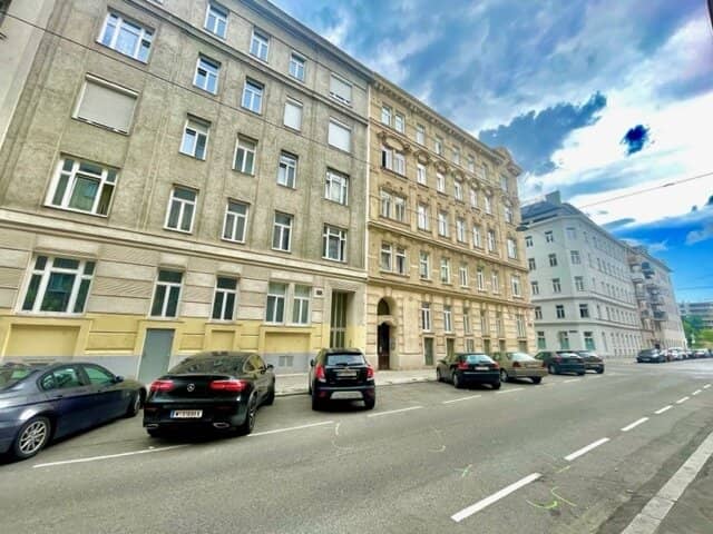 CONDOMINIUM - Exquisite attic apartment with 3.5 rooms and magnificent terraces with sensational view 1120 Wien Meidling